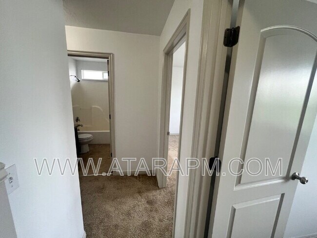 Building Photo - 574 Northlake Dr
