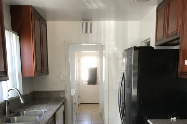 Building Photo - 1940 Armacost Ave