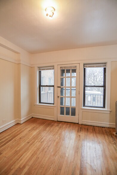 Building Photo - 7445 N Greenview Ave