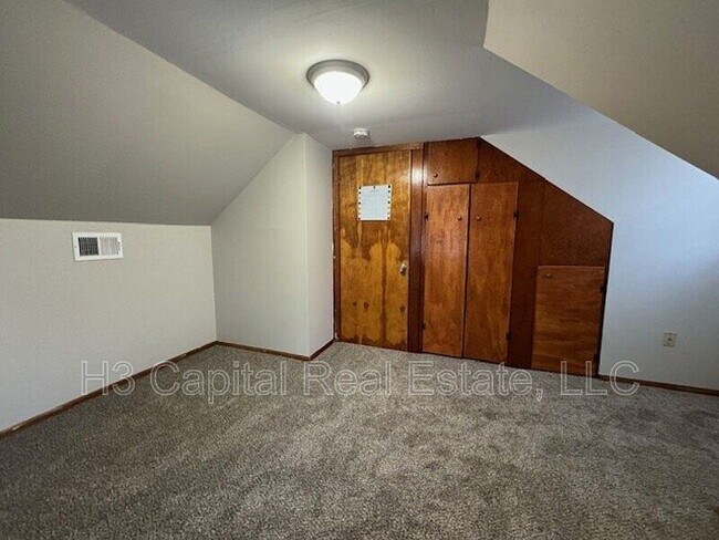 Building Photo - 115 N Border St