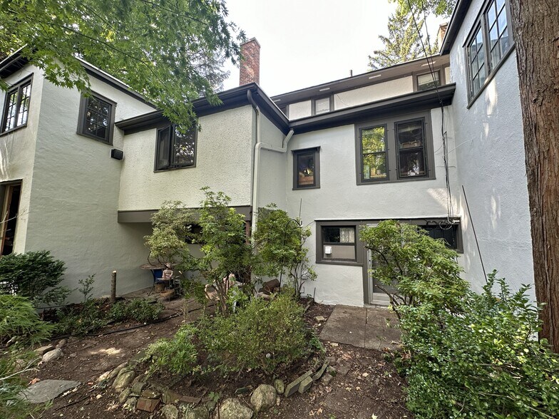Building Photo - 528 Glenwood Ave SE
