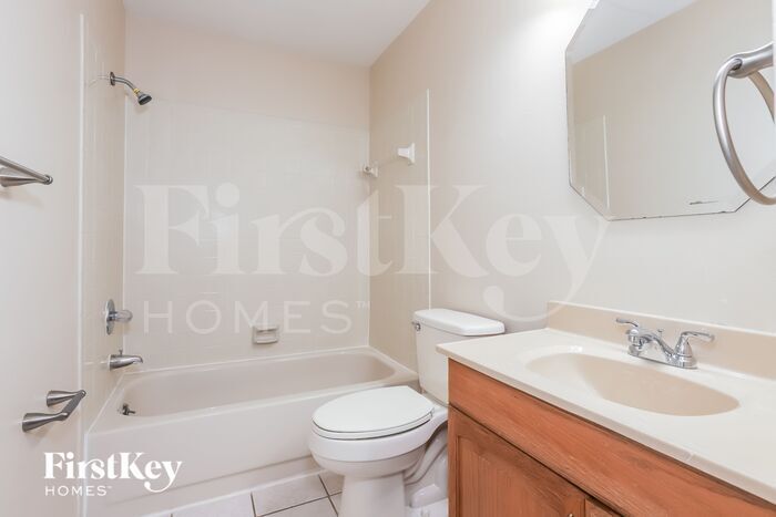 Building Photo - 1739 Lakeview Village Dr