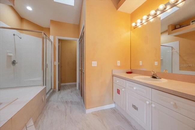 Building Photo - 203 Coco Plum Dr