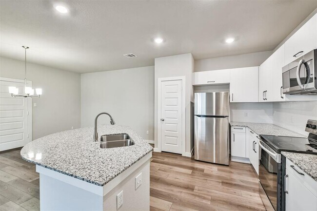 Building Photo - 25129 Pacific Wren Dr
