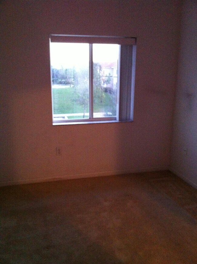 Building Photo - 1145 Golden Lakes Blvd