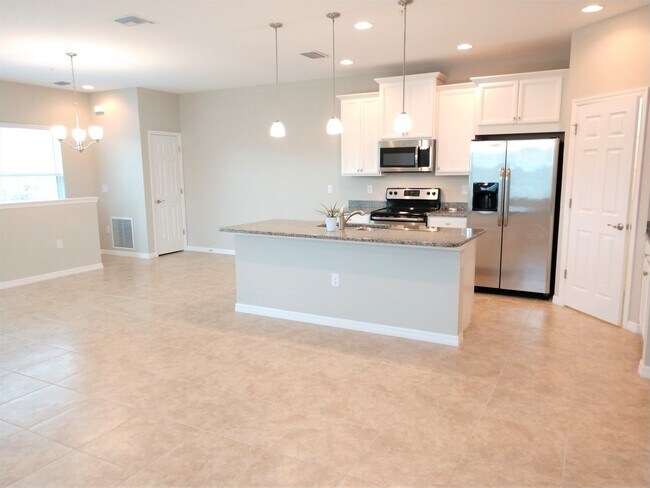 Building Photo - Impressive Annual Unfurnished Condo with C...