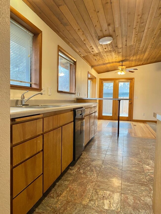 Building Photo - 2816 NE Lapoint Ct