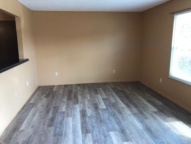 Family Room - 1549 Whitehall Blvd