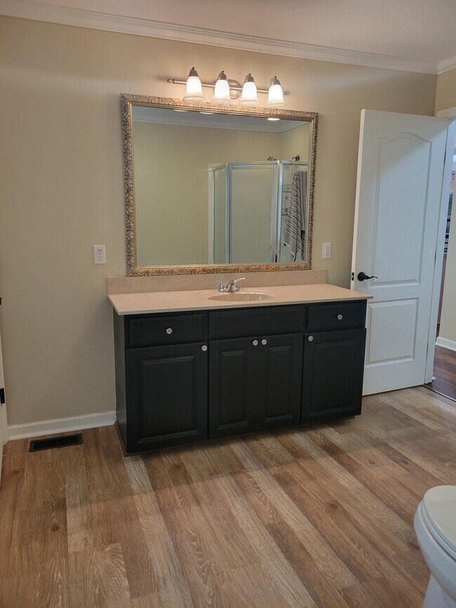 Building Photo - 456 Snead Dr
