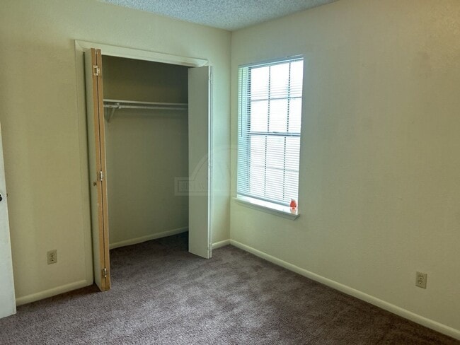 Building Photo - 821 Michelle Dr