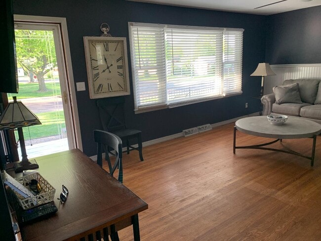 Building Photo - 2709 Highland Dr