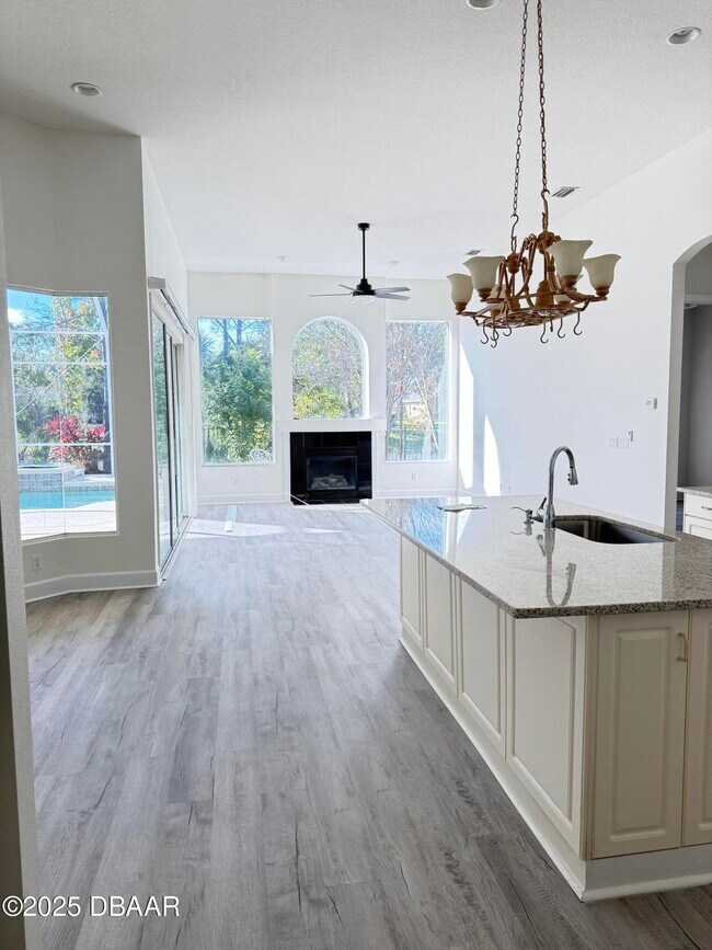 Building Photo - 14 Deep Woods Way