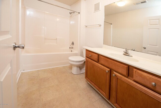 Building Photo - 2833 Holly Glen Dr