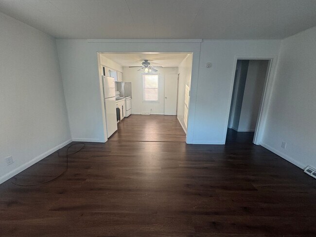 Building Photo - 501-503 River Road