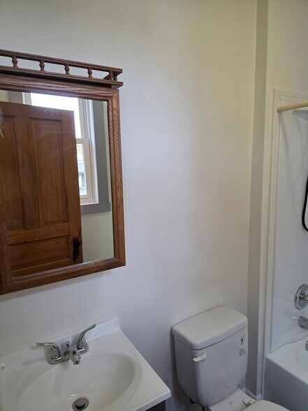 Building Photo - 409 S 3rd St