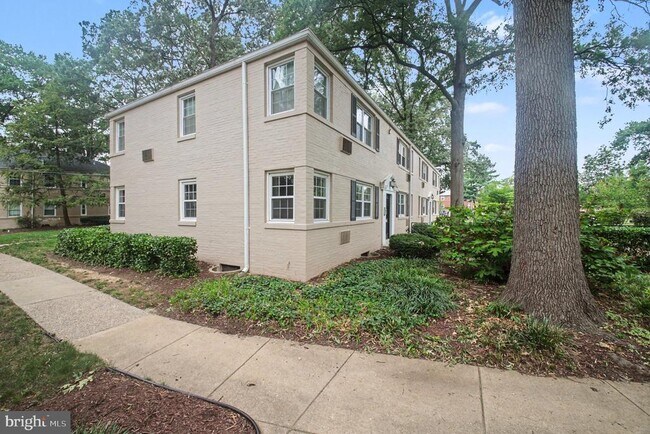 Building Photo - 4318 N Pershing Dr