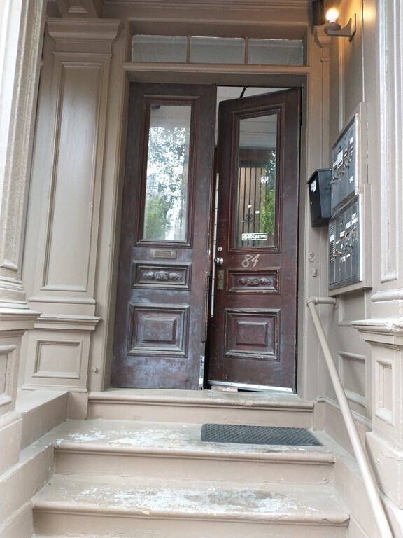 Building Photo - 84 Chandler St