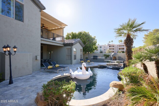 Building Photo - 3202 E Orange Dr