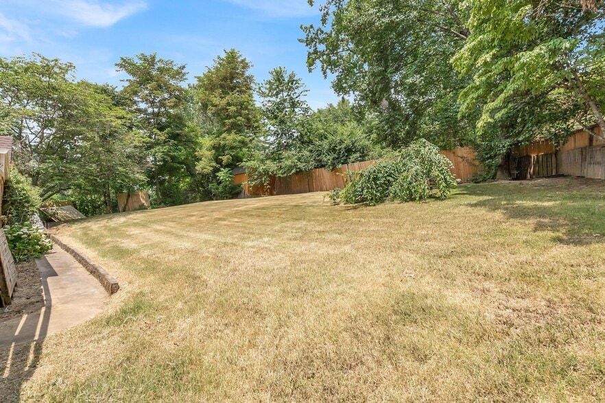 Building Photo - 1688 Overhill Rd