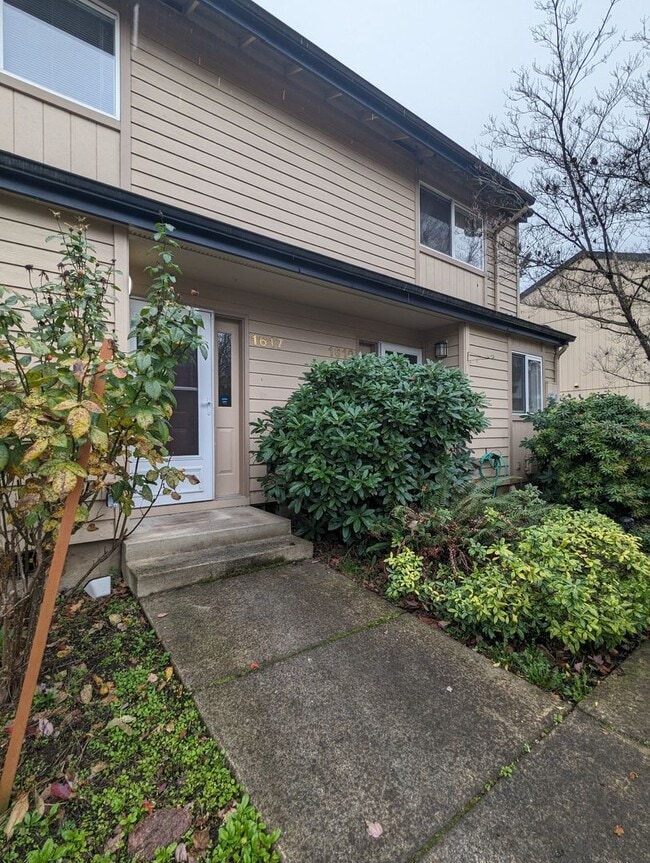 Building Photo - Beautiful 2-Bedroom, 1.5-Bath Condo. Landscaping included!