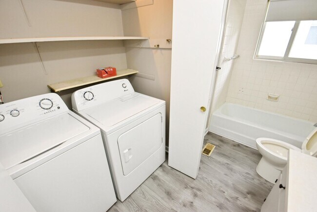 Building Photo - Updated 3 bedroom 1.5 bath home in South Bend IN