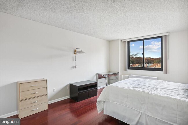 Building Photo - 7420 Westlake Terrace