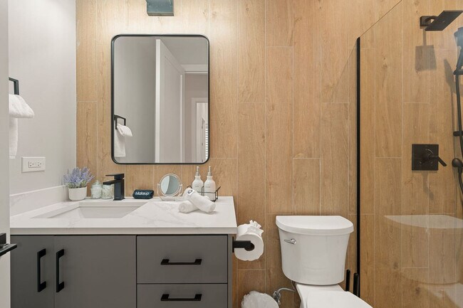 Building Photo - 801 S Western Ave