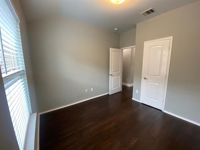 Building Photo - 135 Prairie View Dr