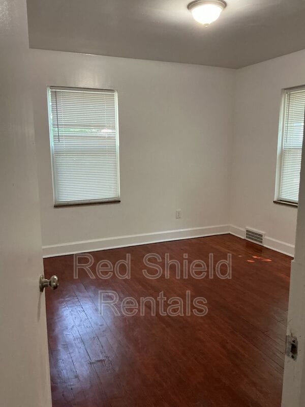 Building Photo - 210 Perrin St