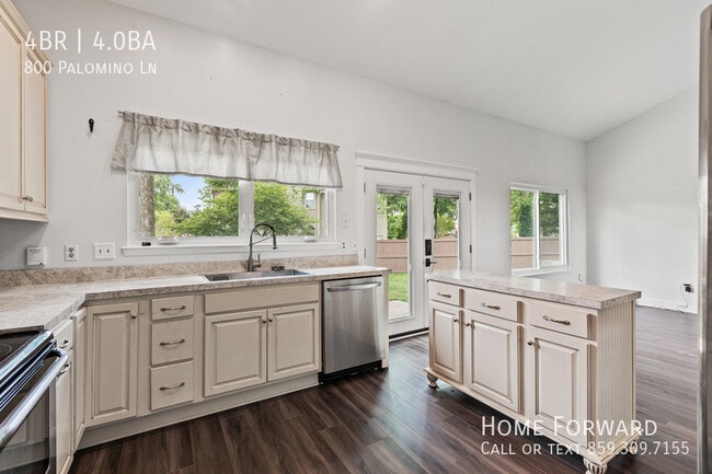 Building Photo - 800 Palomino Ln