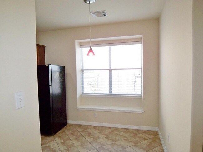 Building Photo - 17207 Mossbriar Ln