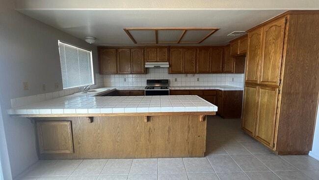 Building Photo - East Lancaster Home