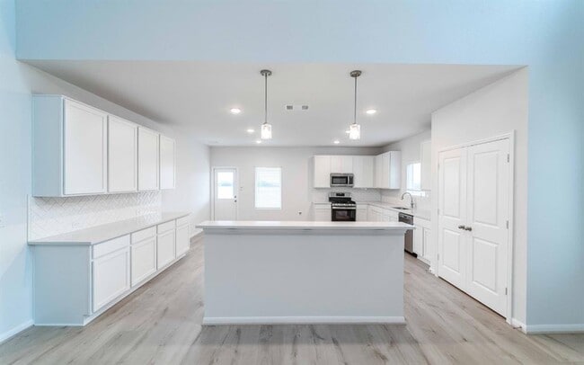 Building Photo - 101 Copper Lily Dr