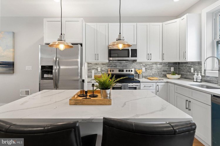 Kitchen - 2534 E Gordon St