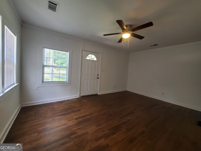 Building Photo - 2577 Eastwood Dr