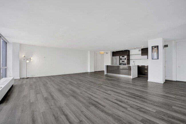 Building Photo - 330 W Diversey Pkwy