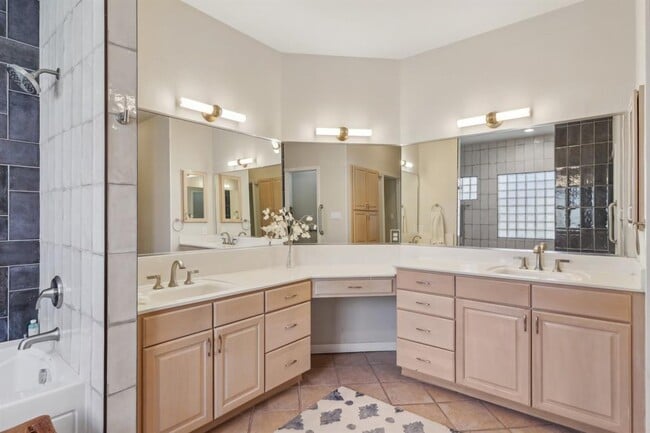 Building Photo - 617 Evergreen Ln