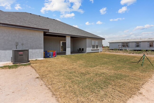 Building Photo - 12029 W Palomino Dr