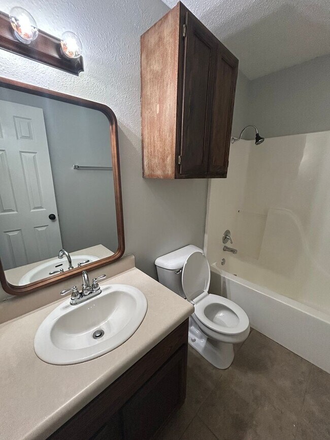 Building Photo - 3501 SW Landau Ct