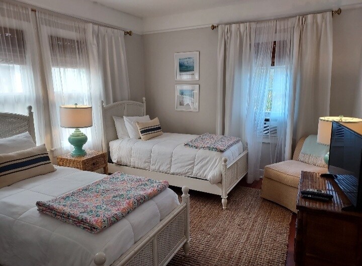 Building Photo - 248 Park Ave