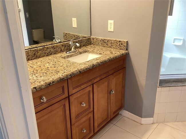 Building Photo - 572 Lancer Oak Dr