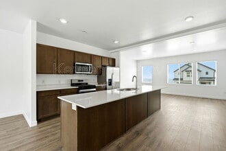Building Photo - 371 E Levengrove Dr