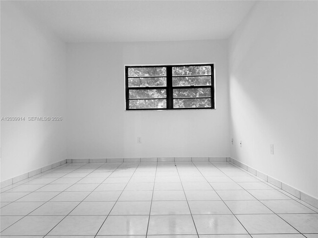 Building Photo - 995 SW 84th Ave