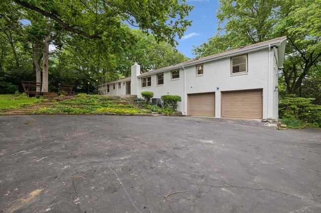 Building Photo - 909 Plateau Pkwy