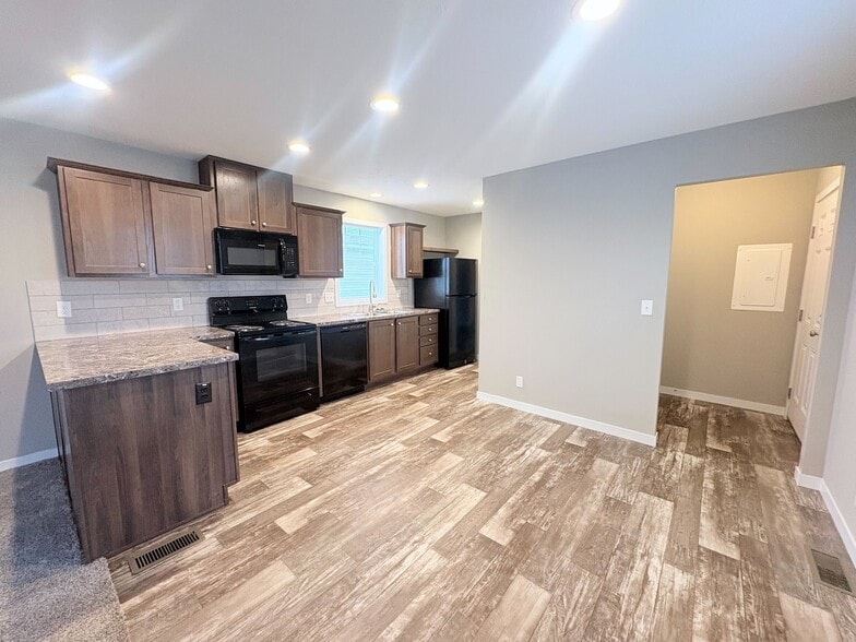 Building Photo - 10610 State Rte 762