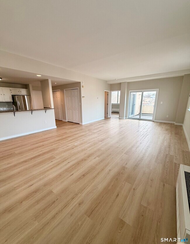 Building Photo - 49 Day St