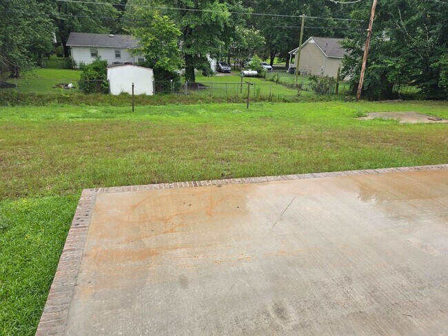 Building Photo - 3 Bedroom, 2 Bath home.
