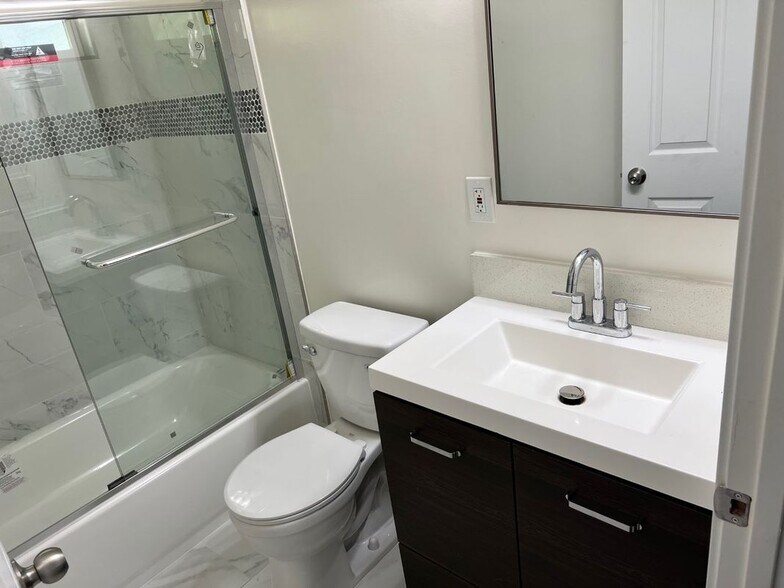 Building Photo - 18414 Horst Ave