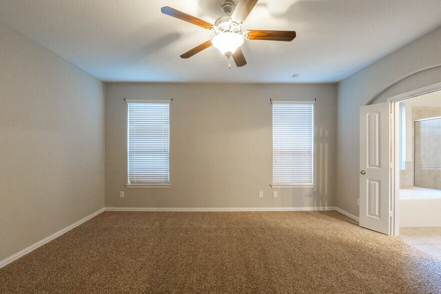 Building Photo - Room in House on Zanna Grace Way