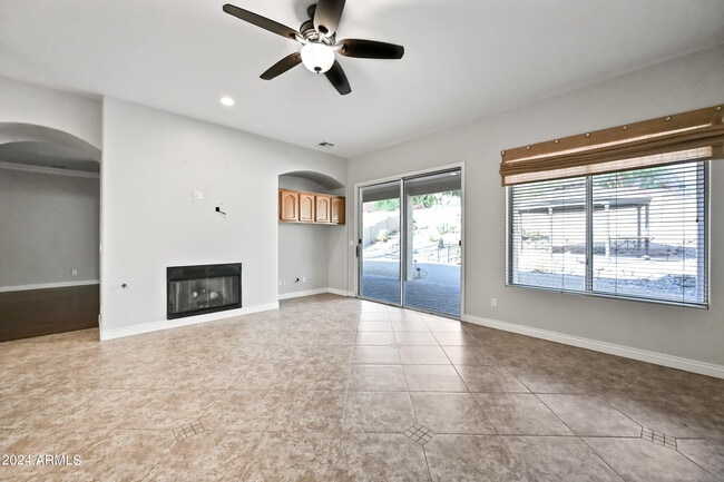 Building Photo - 6520 W Robin Ln